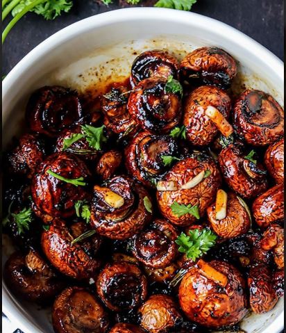 alt="Garlic Butter Air Fryer Mushrooms served warm with parsley and garlic butter"