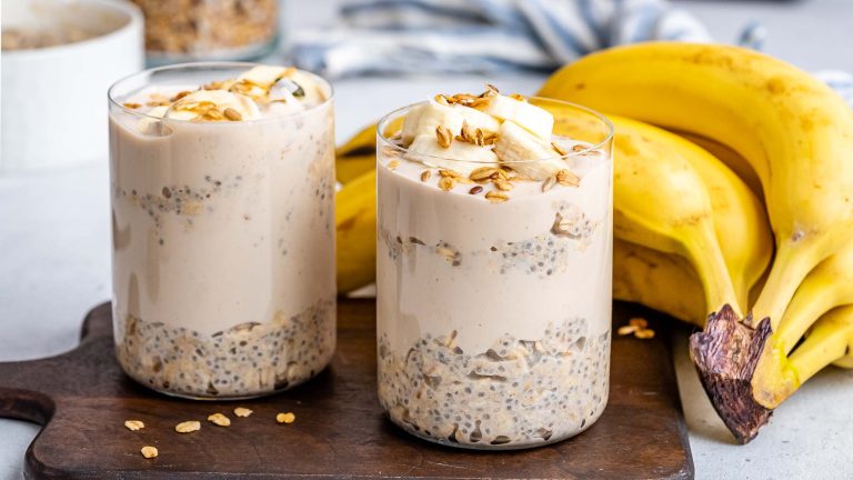 Overnight Oatmeal High-Protein Banana Pudding Parfaits